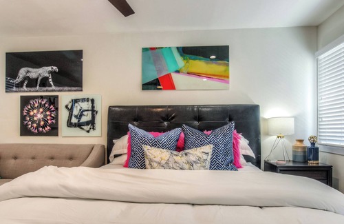 East Village Apartment | Furnished Studio APT | Downtown Long Beach | King Bed | WiFi | Extended Stay