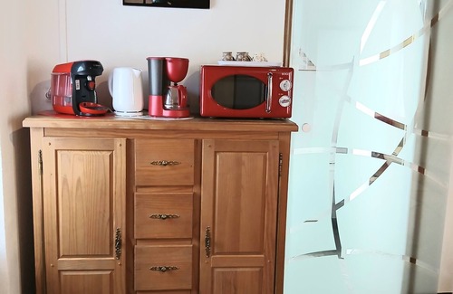 Veaugues Apartment | Furnished studio in the heart of the village