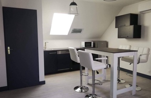 Chatellerault Apartment | Furnished T2 apartment with simple, uncluttered decor 5 minutes from the station