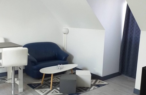 Chatellerault Apartment | Furnished T2 apartment with simple, uncluttered decor 5 minutes from the station