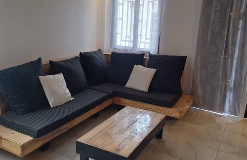 Douala House | FURNISHED VILLA CITÉ SIC 25 000 FCFA