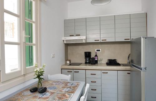 Loutra Apartment | Fyroi Studio