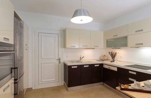 Petaloudes Villa | FZIN Villa Sevil