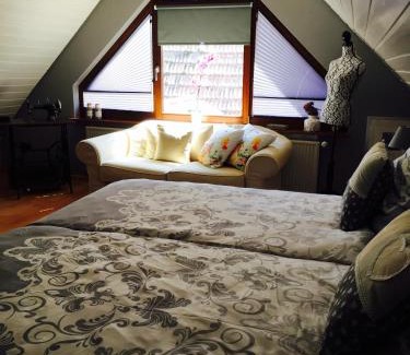 Heuchelheim-Klingen Apartment | Gästehaus Sellemols Ferienhaus Winzer