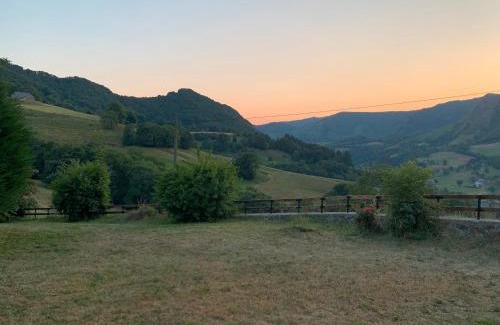 Mandailles-Saint-Julien House | Gîte À La Ferme Au Puy Mary