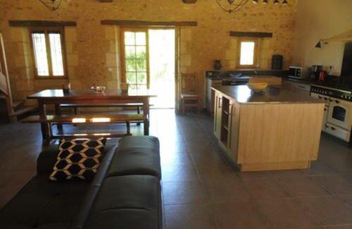 Sainte-Alvere-Saint-Laurent-les-Batons House | Gîte à la ferme avec piscine