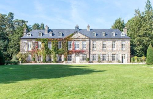 Saint-Ouen-La-Rouerie House | Gîte 10 personnes au cœur du château et de nombreux animaux