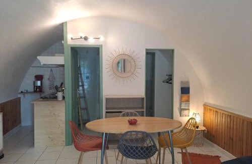 Aubenas Apartment | Gîte 2 "Le Tilia " aux magnolias 3 étoiles