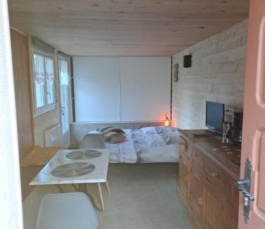 Aubenas Apartment | Gîte 3 "le Canal de Baza" aux Magnolias