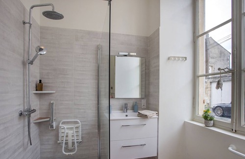 Fontenay-le-Comte Cottage | Gîte-5 étoiles-Private Bathroom-Pool view