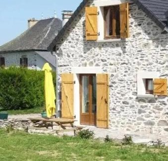 Saint-Julien-pres-Bort Apartment | Gîte 6 personnes le puy bort