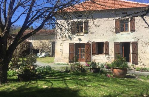 Celles House | Gîte acacia