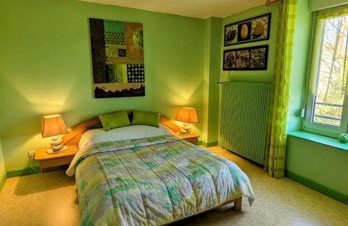 Mecrin House | Gîte accueillant 10 pers avec terrasse, proche nature, idéal pour famille et PMR à Mécrin - FR-1-585-12
