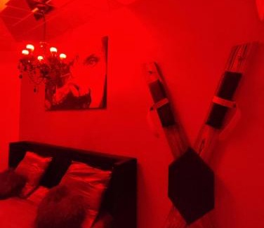 Benfeld House | Gîte Ange ou Démon, jacuzzi, sauna, love room, location à la journée
