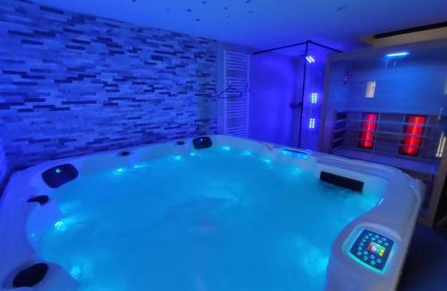 Benfeld House | Gîte Ange ou Démon, jacuzzi, sauna, love room, location à la journée