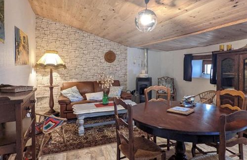 Courtesoult-et-Gatey House | Gîte atypique à Courtesoult-et-Gatey pour un séjour confortable - FR-1-583-491