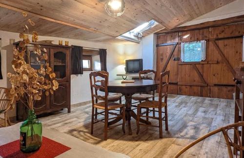 Courtesoult-et-Gatey House | Gîte atypique à Courtesoult-et-Gatey pour un séjour confortable - FR-1-583-491