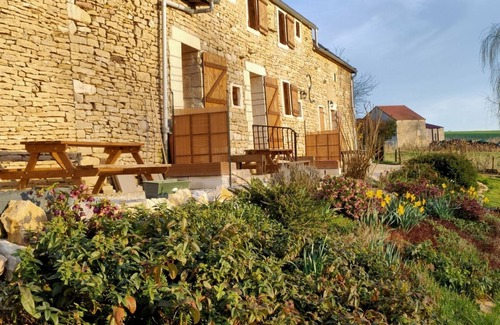 Montillot House | Gîte au Bois des Riots Tameron MONTILLOT YONNE 89 BOURGOGNE near Vézelay