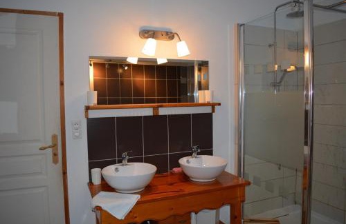 Olonzac Apartment | Gîte au cœur d un caveau de dégustation de vin