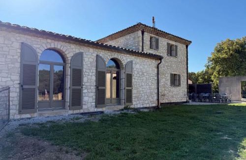 Saint-Mathieu-de-Treviers House | Gîte avec piscine de 25 m et spa