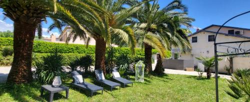 Saint-Paul-de-Vence Apartment | Gîte Bastide la Palmeraie - au calme, dans propriété, parking assuré