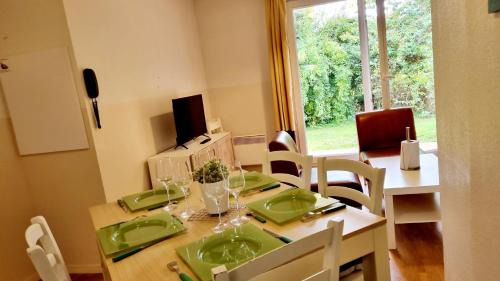 Boulleville Apartment | Gîte Bulle de détente-Aux Portes d'Honfleur avec piscine couverte