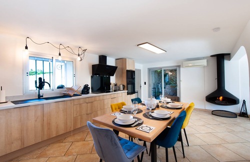 Entressen House | Gîte Cerise - Maison climatisée avec piscine
