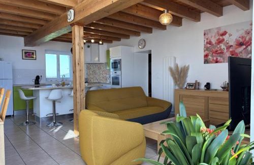 Saint-Bonnet-de-Rochefort House | Gîte chaleureux avec jardin clos en Auvergne - FR-1-489-573