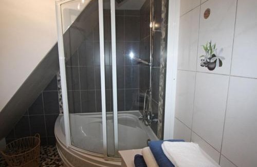 Le Saulcy House | Gîte chaleureux avec terrasse, proche sentiers de randonnée, équipements inclus, à 30min de Saint-Dié - FR-1-589-381