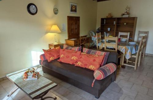 Salles-Lavalette House | Gîte Charentais avec Terrasse, Jardin et Randonnées - Idéal Familles et Animaux Acceptés - FR-1-653-177