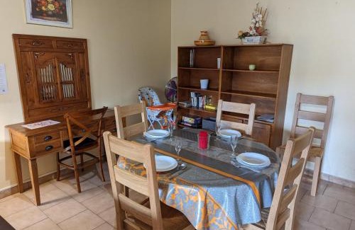 Salles-Lavalette House | Gîte Charentais avec Terrasse, Jardin et Randonnées - Idéal Familles et Animaux Acceptés - FR-1-653-177