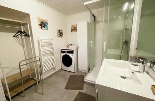 Montbazon House | Gîte charmant à Montbazon avec terrasse, jardin et parking - FR-1-381-599