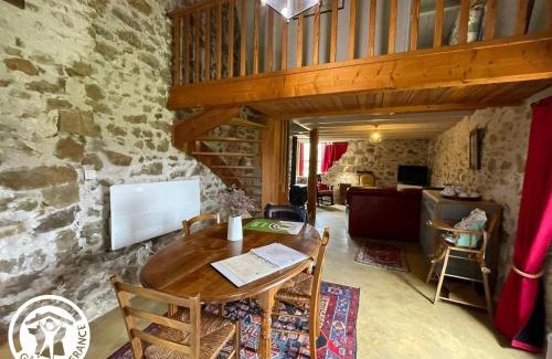 Rives de l'Yon House | Gîte charmant avec jardin clos, proche attractions, 2 chambres, Wifi, parking, calme assuré - FR-1-426-138