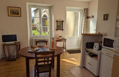 Poursac House | Gîte charmant avec jardin privatif, proche des randonnées, totalement équipé et internet fibreбет - FR-1-653-253