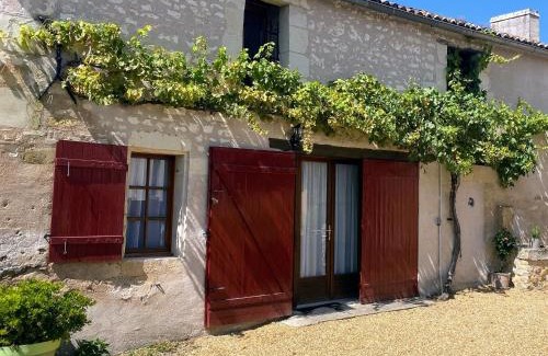 Vaudelnay House | Gîte charmant en tuffeau près de Saumur avec terrasse, poêle à bois et grandes commodités - FR-1-622-64