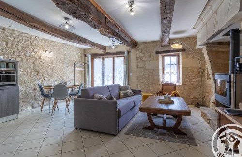 Vaudelnay House | Gîte charmant en tuffeau près de Saumur avec terrasse, poêle à bois et grandes commodités - FR-1-622-64