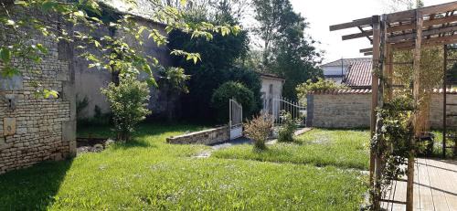 Asnieres-la-Giraud House | Gîte chez Sylvie et Eric Coppin