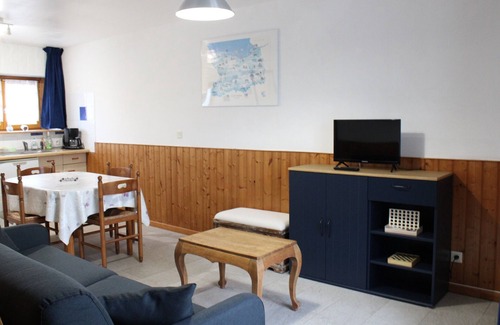 Grandcamp-Maisy Cottage | Gîte-Comfort-Private Bathroom-Garden view