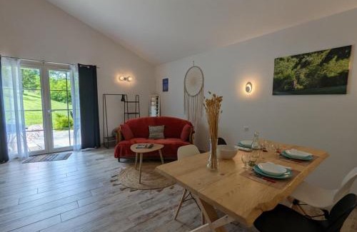 Chateauneuf-sur-Charente Apartment | Gîte cosy avec terrasse privative, jardin et activités nature à proximité - FR-1-653-259