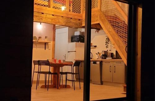 Pouilly-les-Feurs House | Gîte cosy avec terrasse privée dans la campagne des Monts du Lyonnais, animaux acceptés - FR-1-496-345
