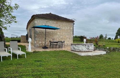 Saint-Aubin-de-Lanquais House | Gîte cosy avec jacuzzi privé, jardin clos, et équipements modernes au cœur du Périgord pourpre - FR-1-616-363