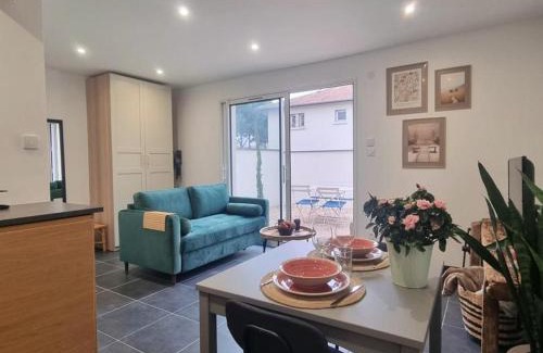 Montrond-les-Bains House | Gîte cosy pour 2 à Montrond-les-Bains avec parking privatif - FR-1-496-342