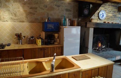 Saint-Exupery-les-Roches Bed & Breakfast | Gîte de 15 places en chambre de 2, 4, 5 personnes