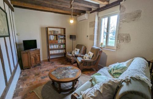 Saint-Firmin-sur-Loire House | Gîte de charme en forêt: 4/6 pers, nature, détente, parking, animaux acceptés - FR-1-590-529