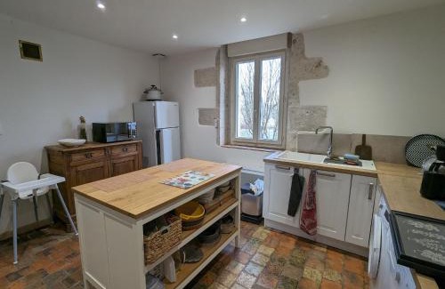 Saint-Firmin-sur-Loire House | Gîte de charme en forêt: 4/6 pers, nature, détente, parking, animaux acceptés - FR-1-590-529