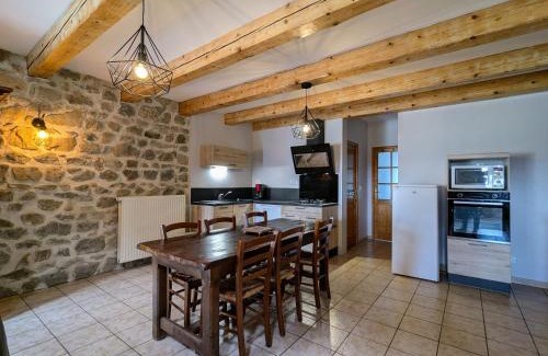 Saint-Romain-Lachalm House | Gîte de charme en campagne, 5-8 pers., cheminée, nature, proche Pilat, activités à proximité - FR-1-582-269