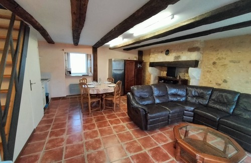 Veyrines-de-Vergt Cottage | Gîte de Charme, Salles de Jeu, de Billard, de Ping, de Sport, Piscine, 6chambres