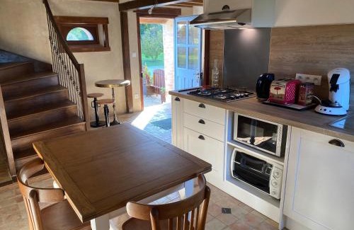 Ballon-Saint-Mars House | Gîte de charme au bord de l'eau, à 30min du Mans, cadre paisible avec pêche et randonnées à proximité - FR-1-410-414