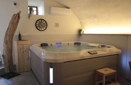 Donzere House | Gîte de Charme Avec Jacuzzi et Sauna Privatifs