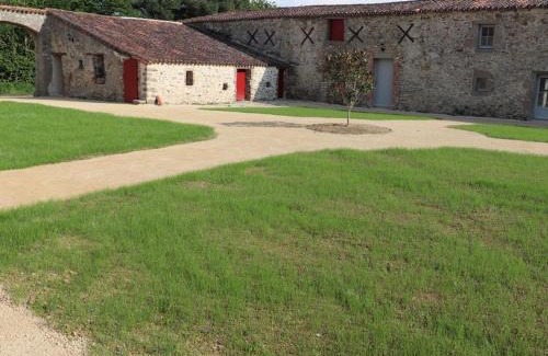 Les Herbiers House | Gîte de charme avec piscine couverte, idéal pour 10 pers., PMR, proche Puy du Fou, grand jardin, loisirs - FR-1-426-428